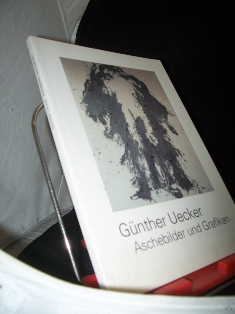 Product image 1 of the product “Günther Uecker - Aschebilder und Grafiken : Ausstellung im Diözesanmuseum Rottenburg, 8. Mai bis 8. Juni 2001 ; [Katalog zur Ausstellung Günther Uecker: Aschebilder und Grafiken] / Katalog bearb. von Wolfgang Urban. Texte von Michael Kessle ”