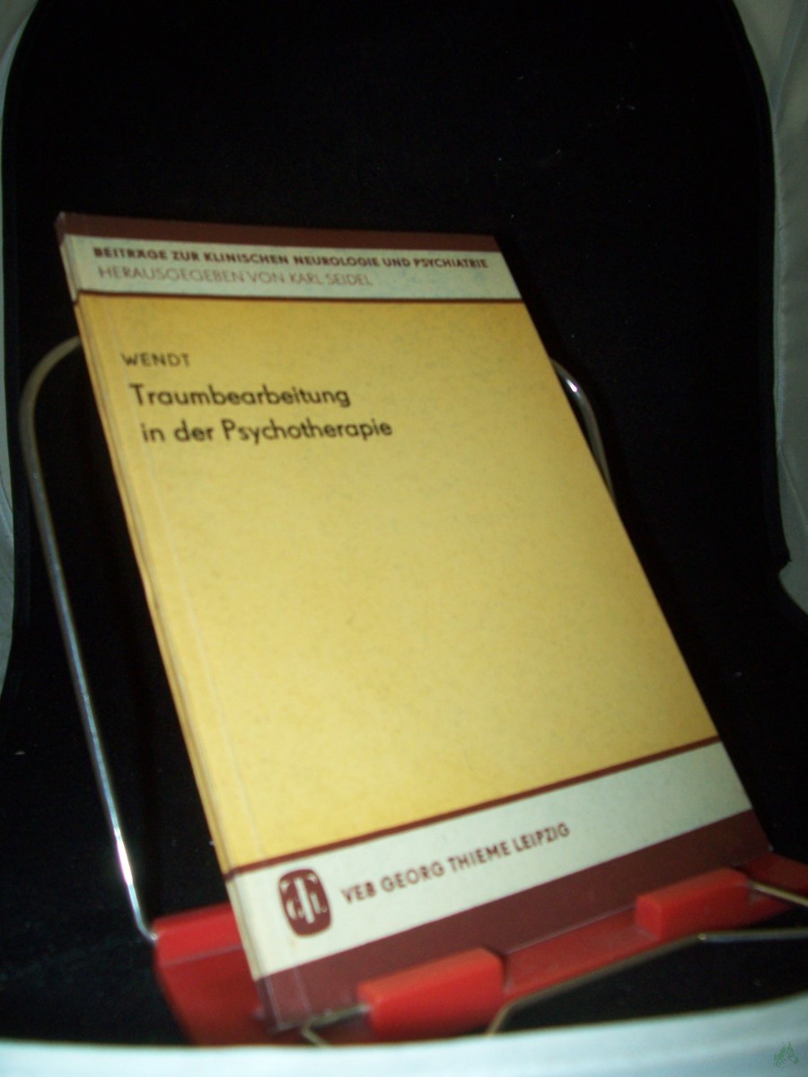 Product image 1 of the product “Traumbearbeitung in der Psychotherapie / hrsg. von Harro Wendt. Unter Mitarb. von 6 Fachwiss. ”