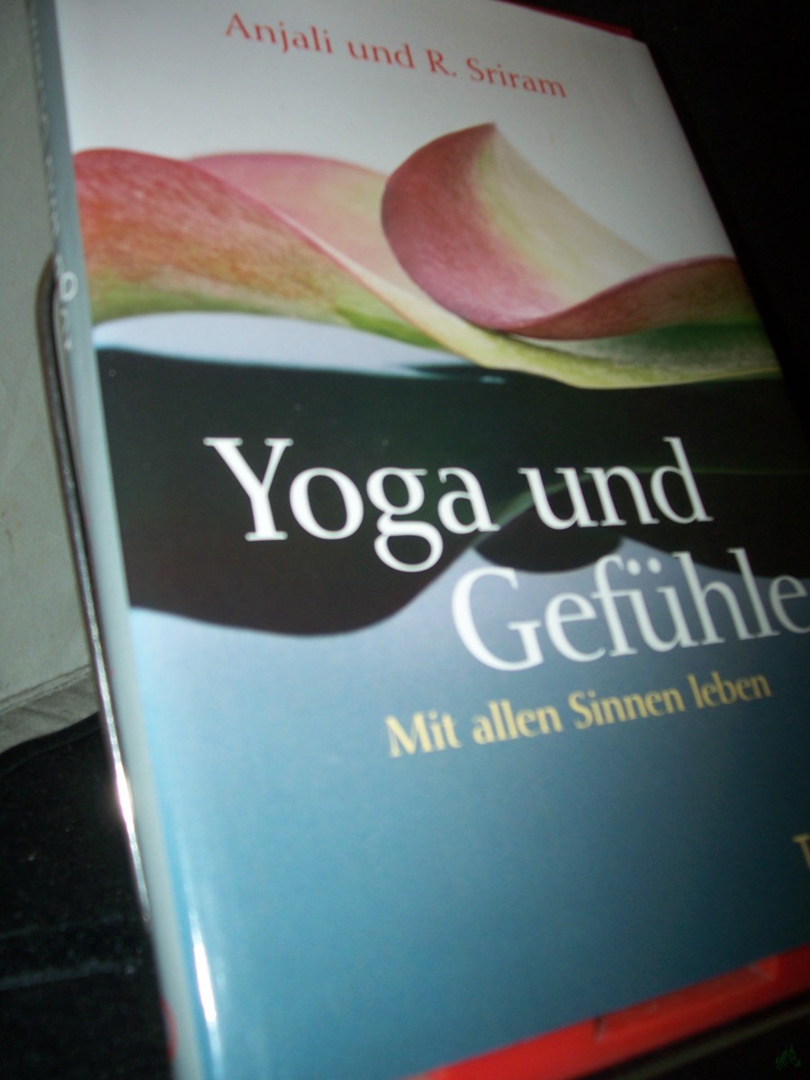 Product image 1 of the product “Yoga und Gefühle : mit allen Sinnen leben / Anjali und R. Sriram ”