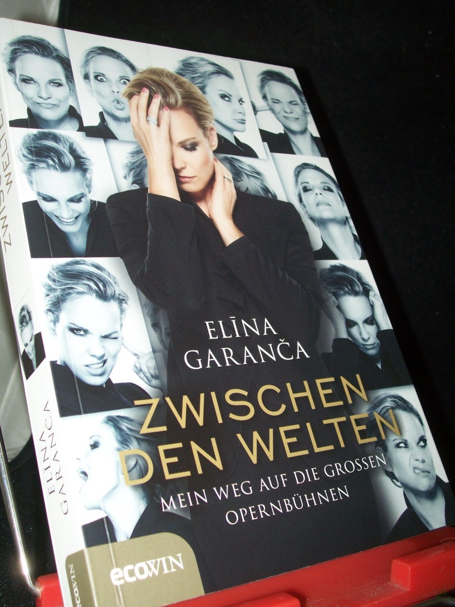 Artikelbild 1 des Artikels “Zwischen den Welten : mein Weg auf die großen Opernbühnen / Elina Garanca ; aufgezeichnet von Ida Metzger und Peter Dusek “