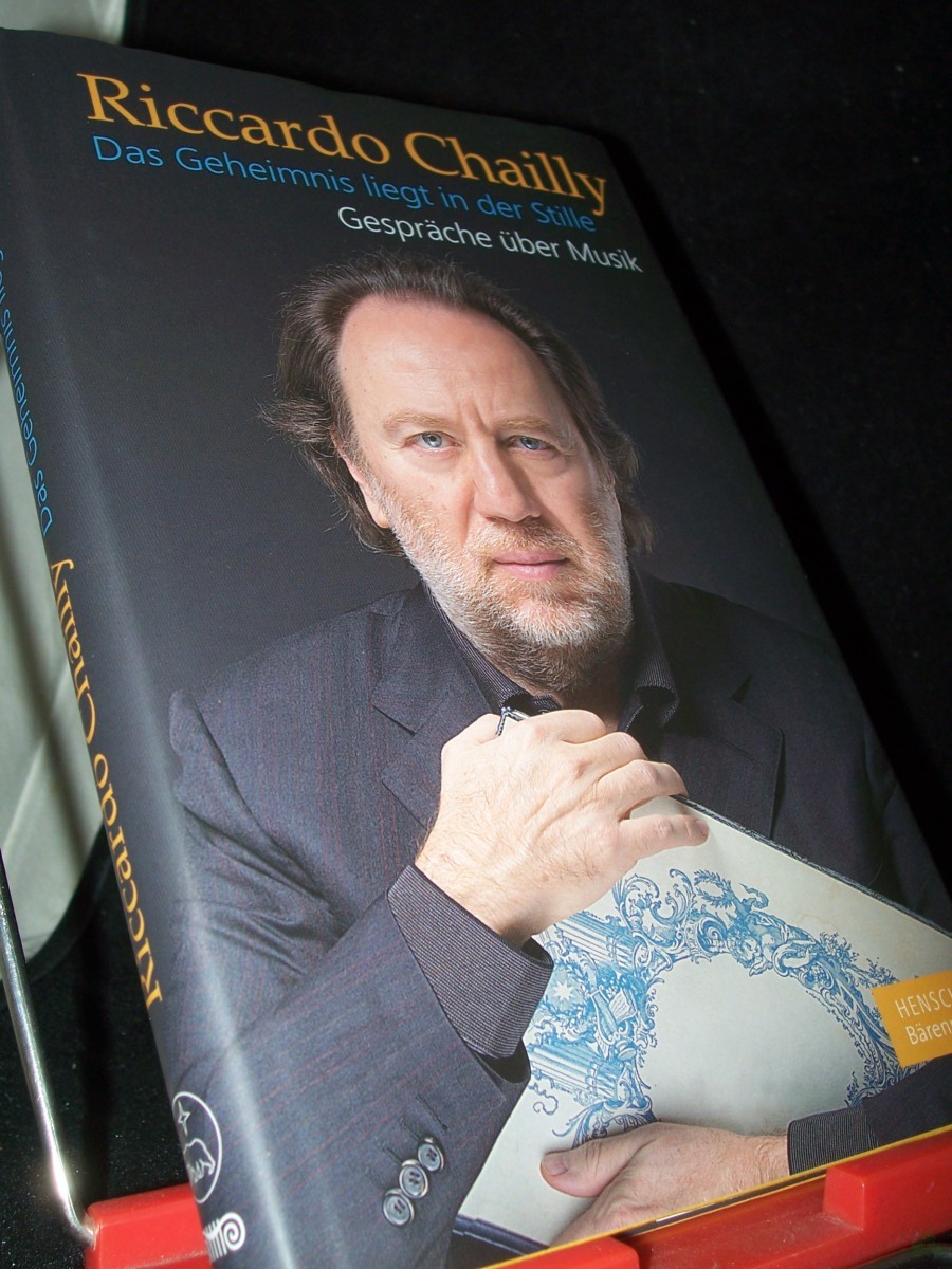 Product image 1 of the product “Das Geheimnis liegt in der Stille : Gespräche über Musik / Riccardo Chailly mit Enrico Girardi. Aus dem Ital. von Michael Horst ”
