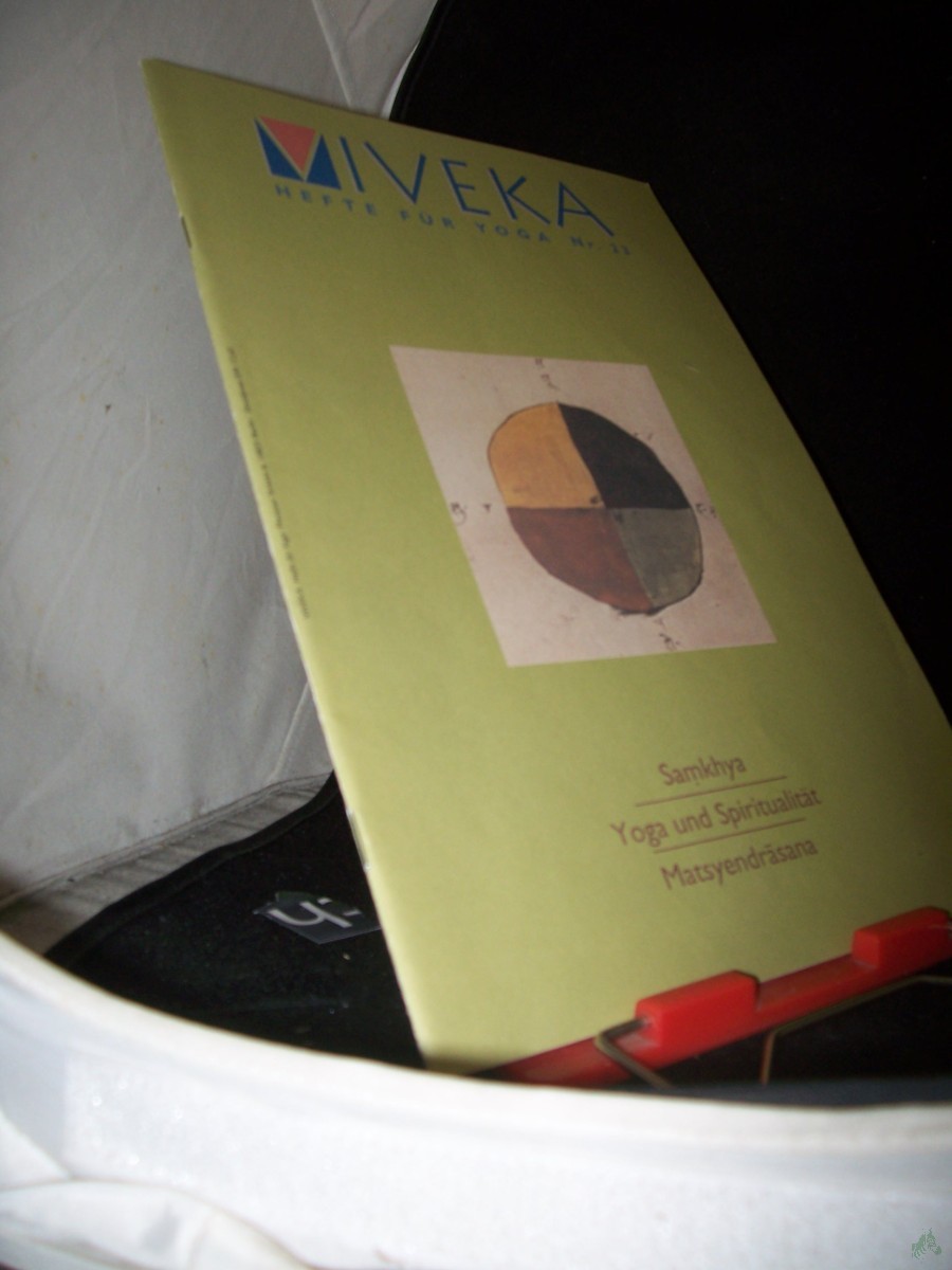 Product image 1 of the product “23/2001 Yoga Sūtra – Spannungsfeld Yoga Sāṃkhya Yoga und Spiritualität – von T.K.V. Desikachar Serie Āsana – matsyendrāsana ”