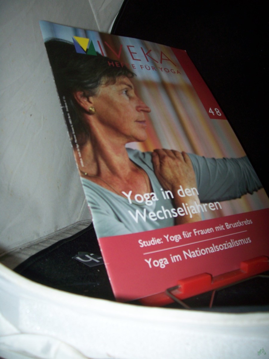 Artikelbild 1 des Artikels “48/2011 Yoga in den Wechseljahren Studie – Yoga für Frauen mit Brustkrebs Yoga im Nationalsozialismus “