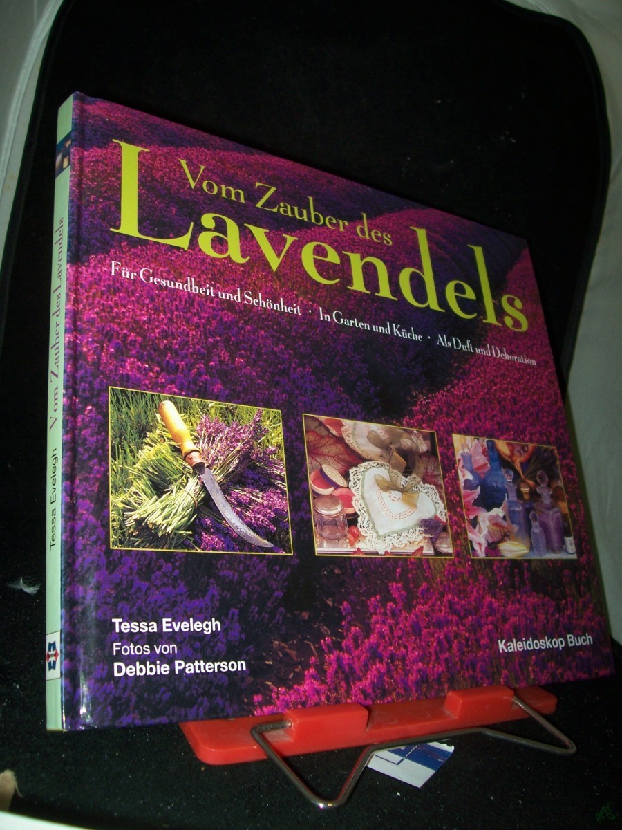 Product image 1 of the product “Vom Zauber des Lavendels : für Gesundheit und Schönheit, in Garten und Küche, als Duft und Dekoration / Tessa Evelegh. Fotos von Debbie Patterson. [Aus dem Engl. übers. von Angelika Feilhauer. Red.: Silvia Rehder] ”
