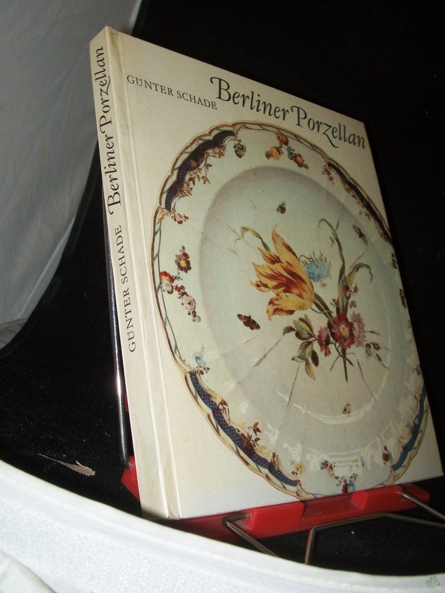 Artikelbild 1 des Artikels “Berliner Porzellan : zur Kunst- u. Kulturgeschichte d. Berliner Porzellanmanufakturen im 18. u. 19. Jh. / Günter Schade. Mit Fotos von Walter Danz “