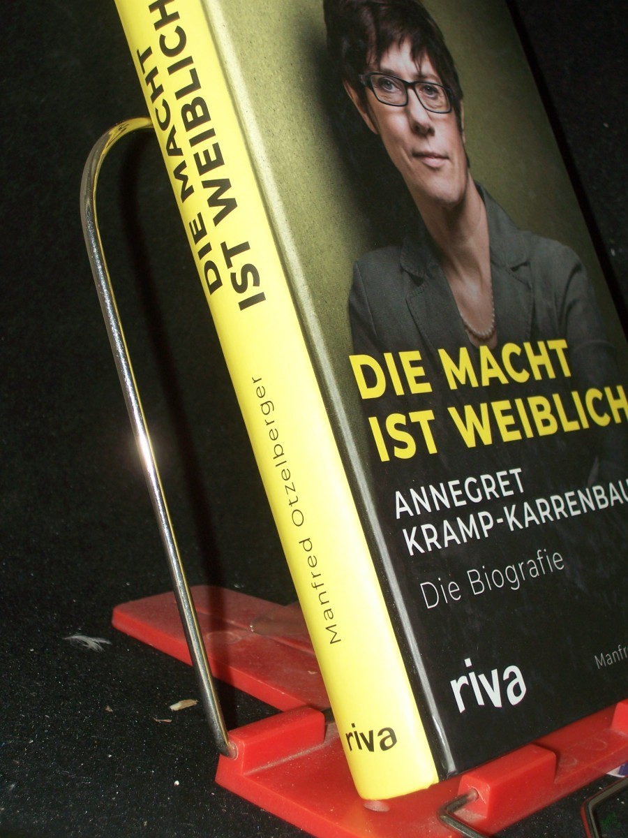 Product image 1 of the product “Die Macht ist weiblich : Annegret Kramp-Karrenbauer : die Biografie / Manfred Otzelberger ”