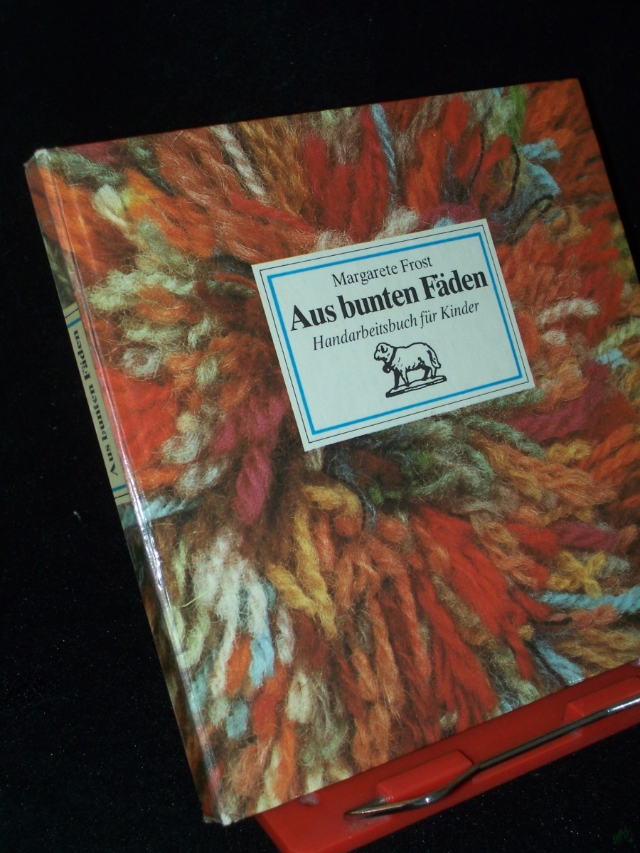 Artikelbild 1 des Artikels “Aus bunten Fäden : Handarbeitsbuch für Kinder / Margarete Frost. Heinz Schütze fotografierte. Die Kinder fotografierte Margot Börner “