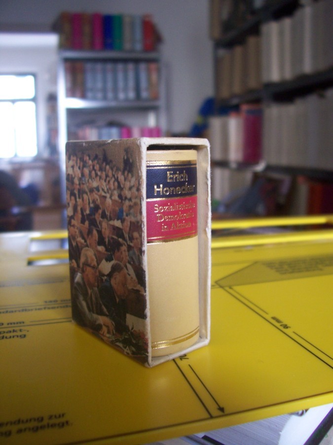 Artikelbild 1 des Artikels “Sozialistische Demokratie in Aktion / Erich Honecker. Inst. für Marxismus-Leninismus beim ZK d. SED “