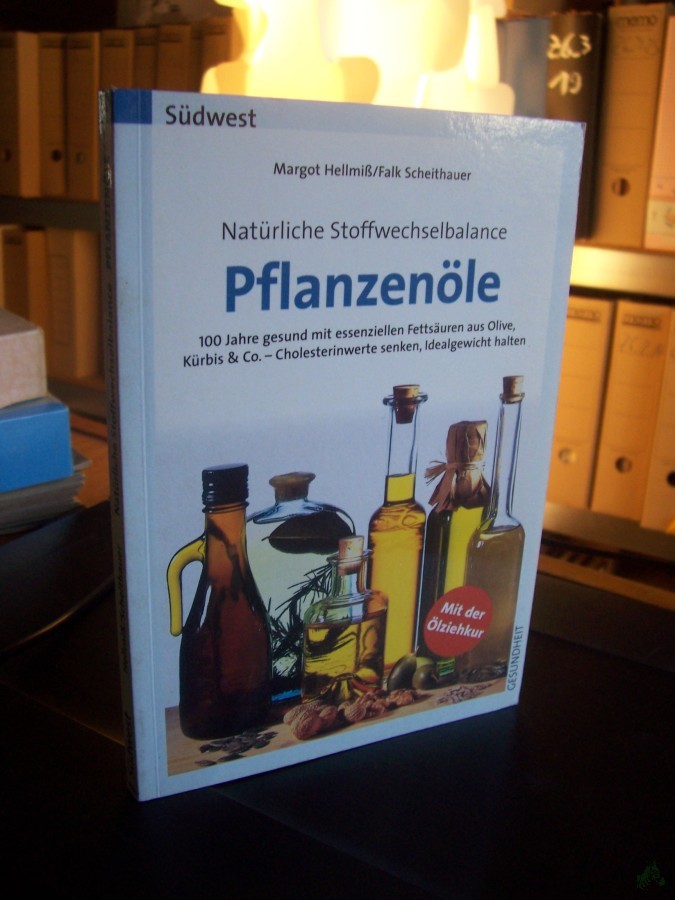 Product image 1 of the product “Pflanzenöle : natürliche Stoffwechselbalance ; 100 Jahre gesund mit essenziellen Fettsäuren aus Olive, Kürbis & Co. ; Cholesterinwerte senken, Idealgewicht halten / Margot Hellmiß/Falk Scheithauer ”