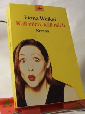 Product image 1 of the product “Küß mich, küß mich : Roman / Fiona Walker. Dt. von Britta Mümmler ”