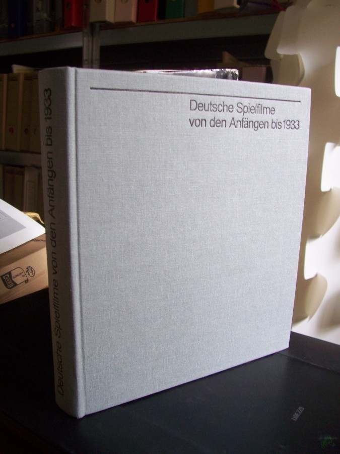 Product image 1 of the product “Deutsche Spielfilme von den Anfängen bis 1933 : e. Filmführer / hrsg. von Günther Dahlke u. Günter Karl. Autoren: Eberhard Berger... ”