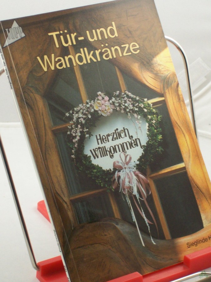Product image 1 of the product “Tür- und Wandkränze / Sieglinde Holl ”