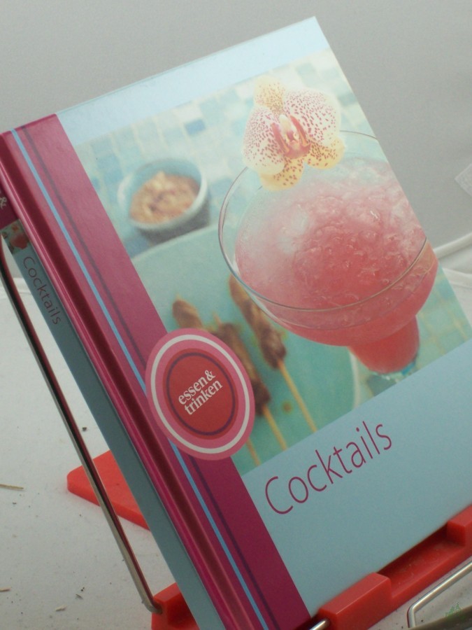 Product image 1 of the product “Cocktails / Text und Red.: Martin Lagoda. Fotos: Ulrike Holsten. Rezepte:Oliver Trific ”