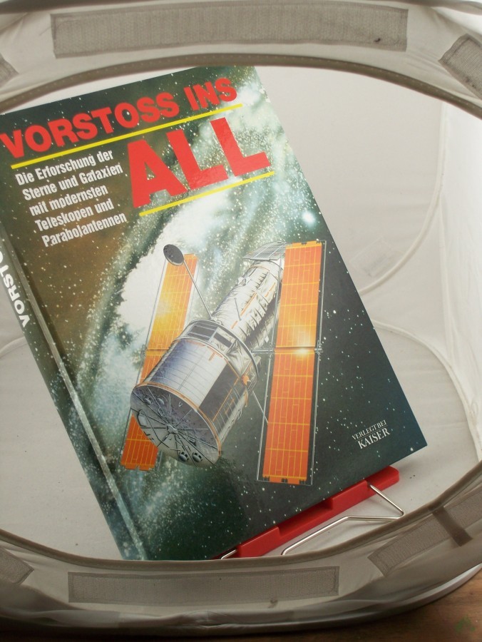 Artikelbild 1 des Artikels “Vorstoss ins All : die Erforschung der Sterne und Galaxien mit modernsten Teleskopen und Parabolantennen / einzig berecht. Übertr. aus dem Ital. Norbert Jakober “