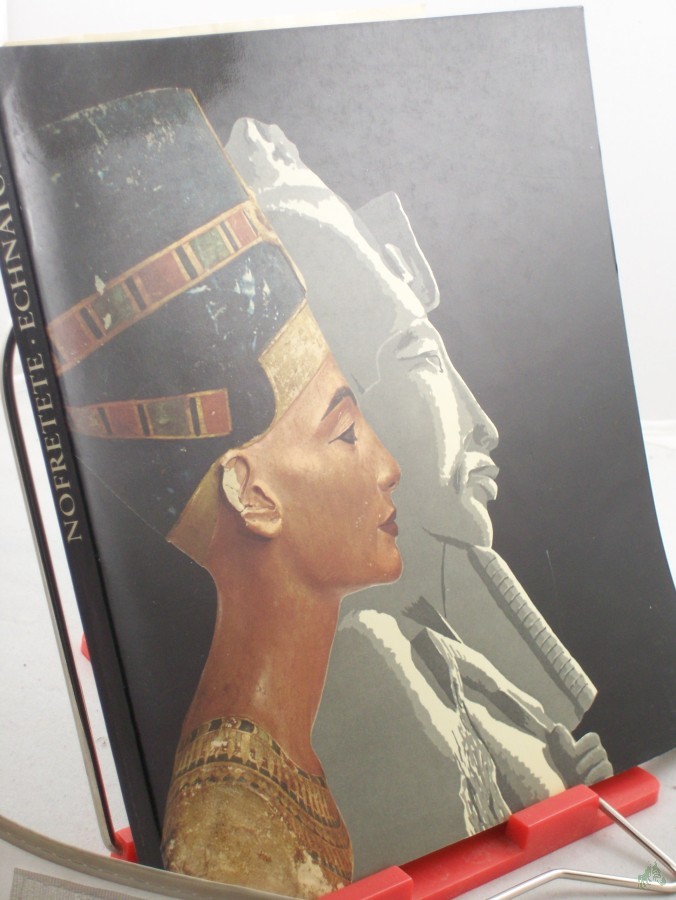 Product image 1 of the product “Nofretete, Echnaton : Berlin, Ägypt. Museum d. Staatl. Museen Preuss. Kulturbesitz, 10. April - 16. Juni 1976 / Red.: Hans Wolfgang Müller (Einl.) ; Jürgen Settgast (Gesamtkatalog) ”