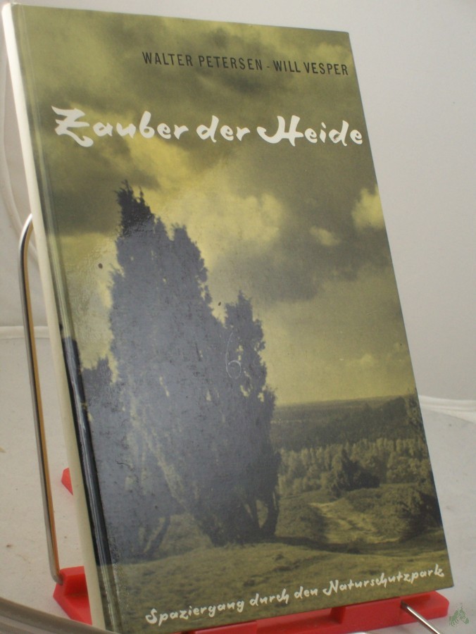Artikelbild 1 des Artikels “Zauber der Heide : Spaziergang durch d. Naturschutzpark / Mit 32 Fotobildern von Walter Petersen, Text u. Gedichten von Will Vesper “