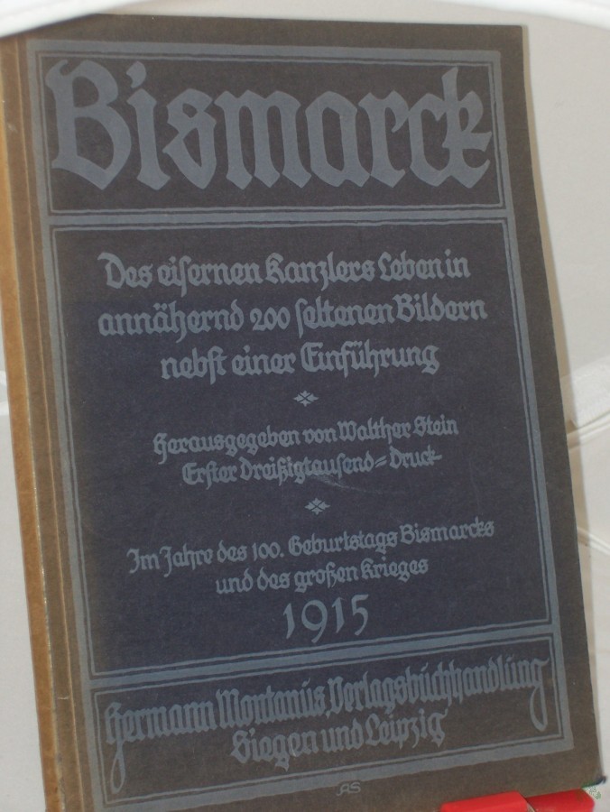 Product image 1 of the product “Bismarck : Des eisernen Kanzlers Leben in annähernd 200 Bildern nebst e. Einführung ; Im J. d. 100. Geburtstags Bismarcks u. d. großen Krieges / Hrsg. von Walther Stein ”