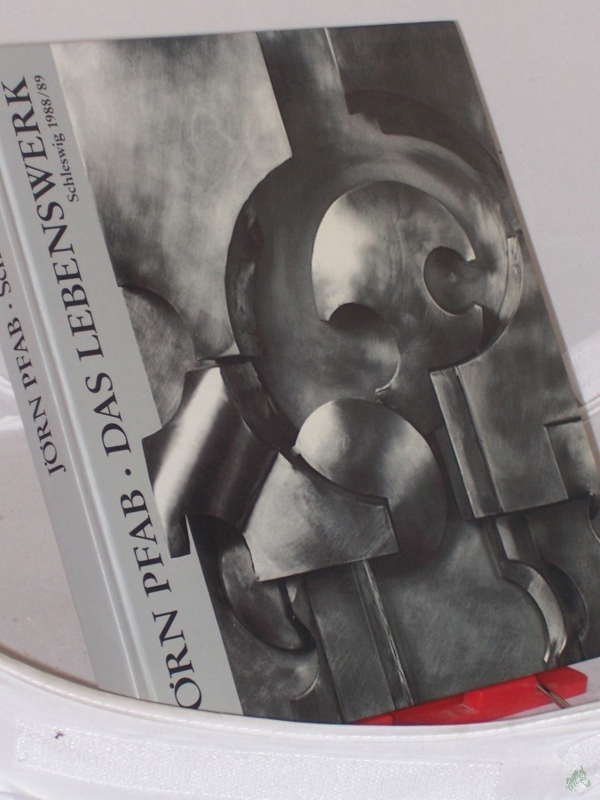 Product image 1 of the product “Jörn Pfab (1925-1986). Das Lebenswerk. Werkverzeichnis der Skulpturen, Objekte u. Druckgraphik bearb. von Thomas Gädeke i. Zusarb. mit Fotini Pfab mit unveröffentl. Texten des Künstlers sowie Beitr. von Heinz Spielmann, Hans Kock, Reiner Wi ”