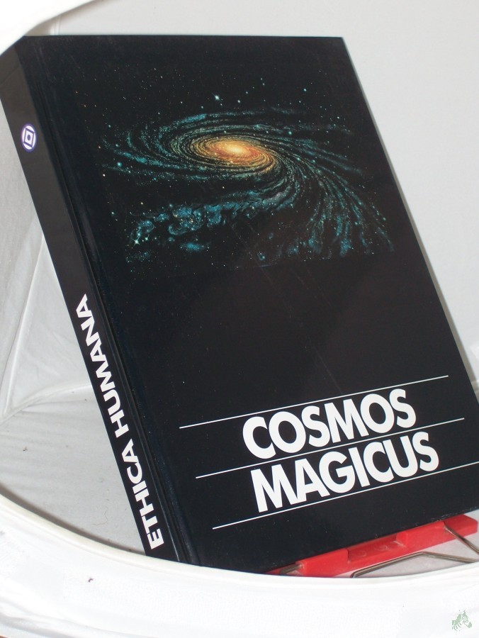 Artikelbild 1 des Artikels “Cosmos magicus / conception and photographic ill. by Anselm Spring and text contributions by Friedrich Abel and Giuseppe Brunamontini. Transl. Lynn Beren... “