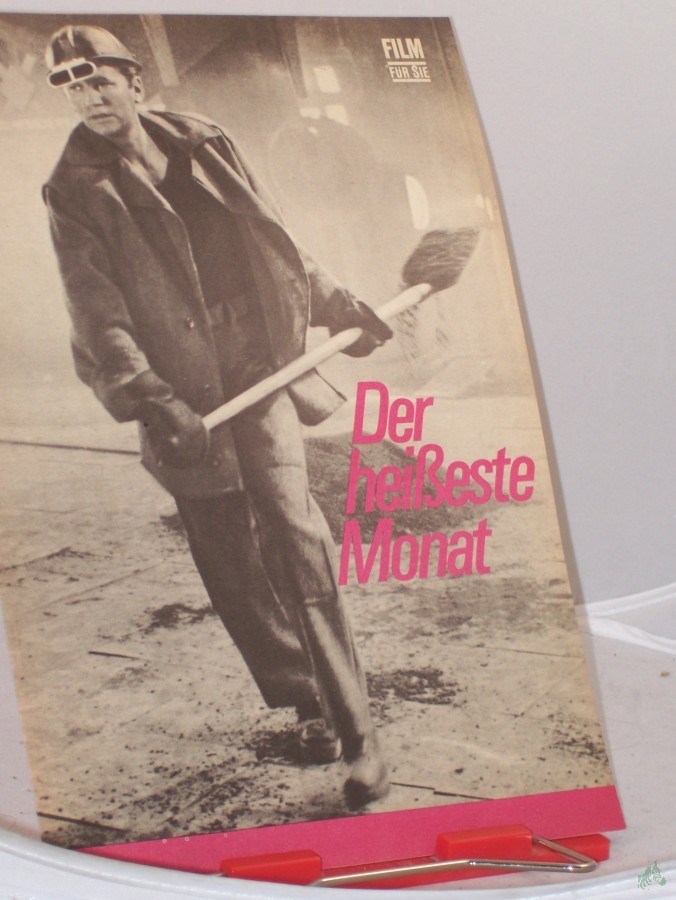 Product image 1 of the product “74/74, Der heißeste Monat ”