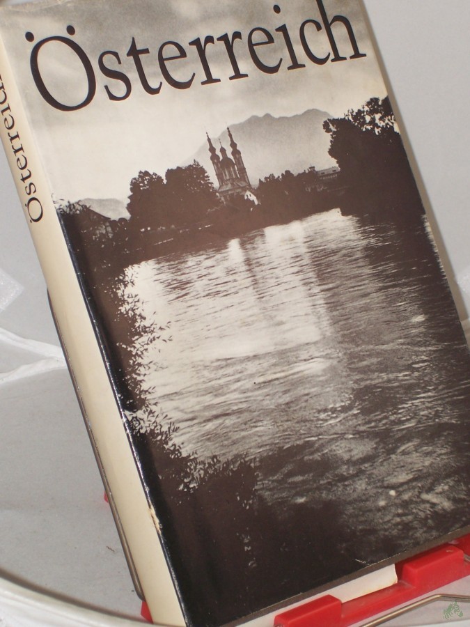Product image 1 of the product “Österreich : 240 Bilder / Einl. u. Erl. d. Bilder von Karl Ziak ”