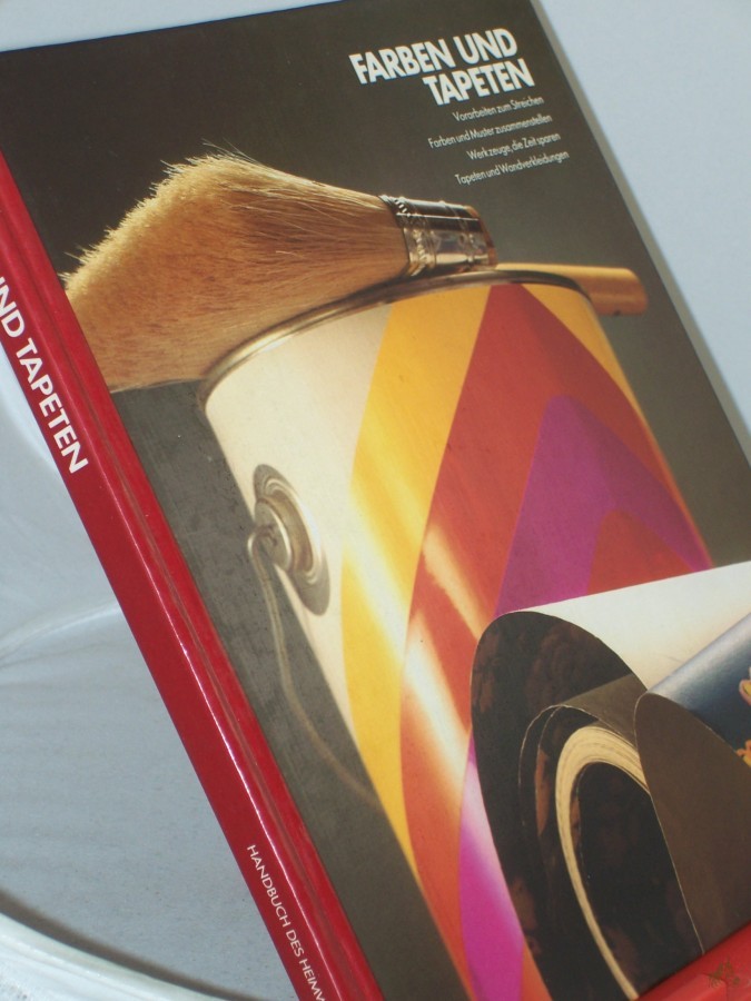 Artikelbild 1 des Artikels “Farben und Tapeten / Redaktionsstab d. Bd.: William Frankel... Vertragsautoren: Valentin Chu... Aus d. Engl. übertr. von Andrea Hamann “