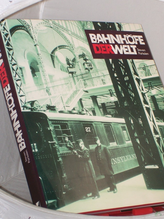 Artikelbild 1 des Artikels “Bahnhöfe der Welt : eine Architektur- und Kulturgeschichte / Steven Parissien. Aus dem Engl. von Martin Rometsch “