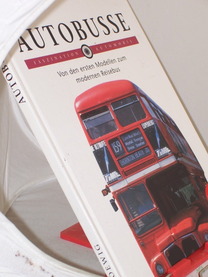 Product image 1 of the product “Autobusse. von den ersten Modellen zum modernen Reisebus ”