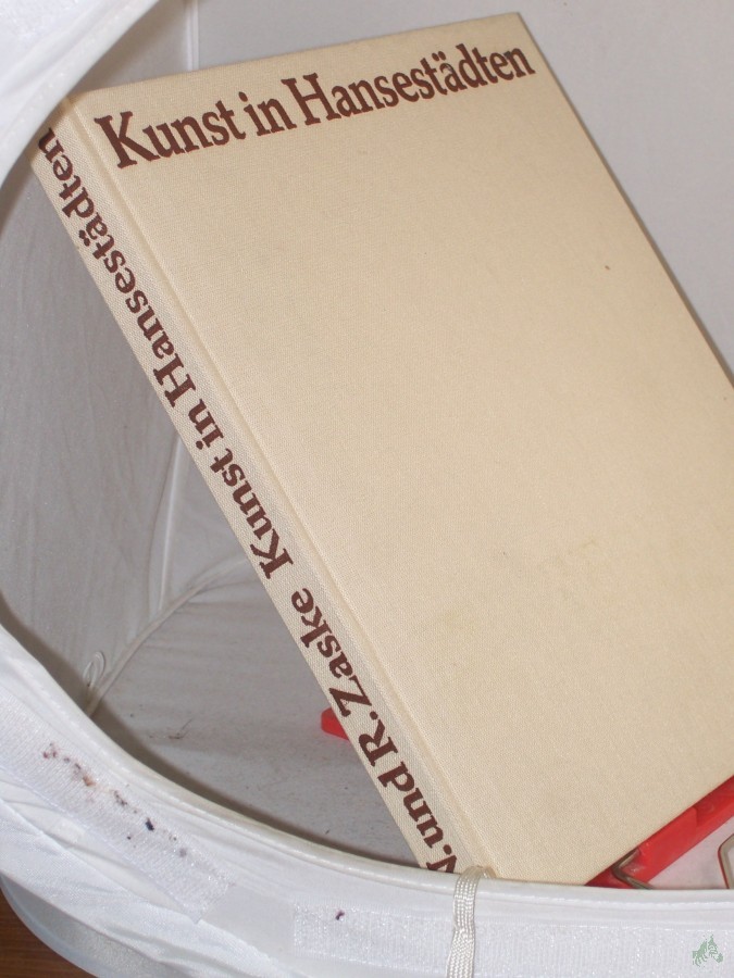 Artikelbild 1 des Artikels “Kunst in Hansestädten / Nikolaus u. Rosemarie Zaske. Zeichn.: Hans-Ulrich Herold “