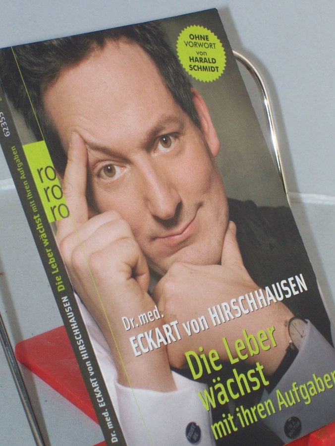 Artikelbild 1 des Artikels “Die Leber wächst mit ihren Aufgaben : Komisches aus der Medizin / Eckart von Hirschhausen. Cartoons von Erich Rauschenbach. Ohne Vorw. von Harald Schmidt “
