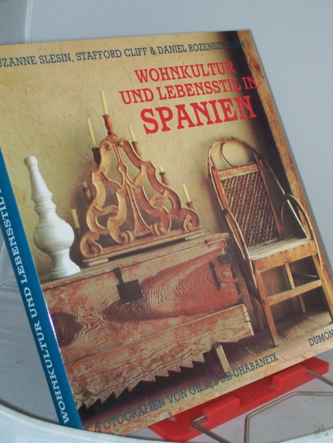 Product image 1 of the product “Wohnkultur und Lebensstil in Spanien / Suzanne Slesin... Fotogr. von Gilles de Chabaneix. Vorw. von Paloma Picasso. Ein Bild von Spanien von Manuel Canovas. Aus dem Amerikan. von Manfred Allié und Gabriele Kempf-Allié ”