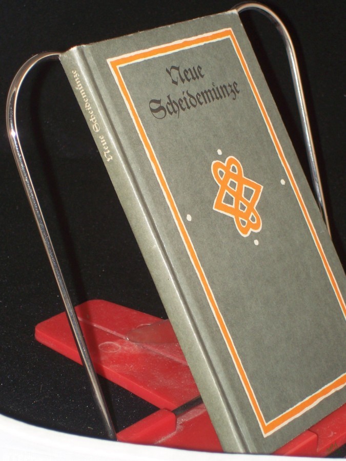 Product image 1 of the product “Neue Scheidemuenze : aus dem deutschen Sprichwoerter-Lexikon des Karl Friedrich Wilhelm Wander / ausgew. u. mit e. Nachw. vers. von Ludwig Barth. Illustrationen: Horst Hussel ”