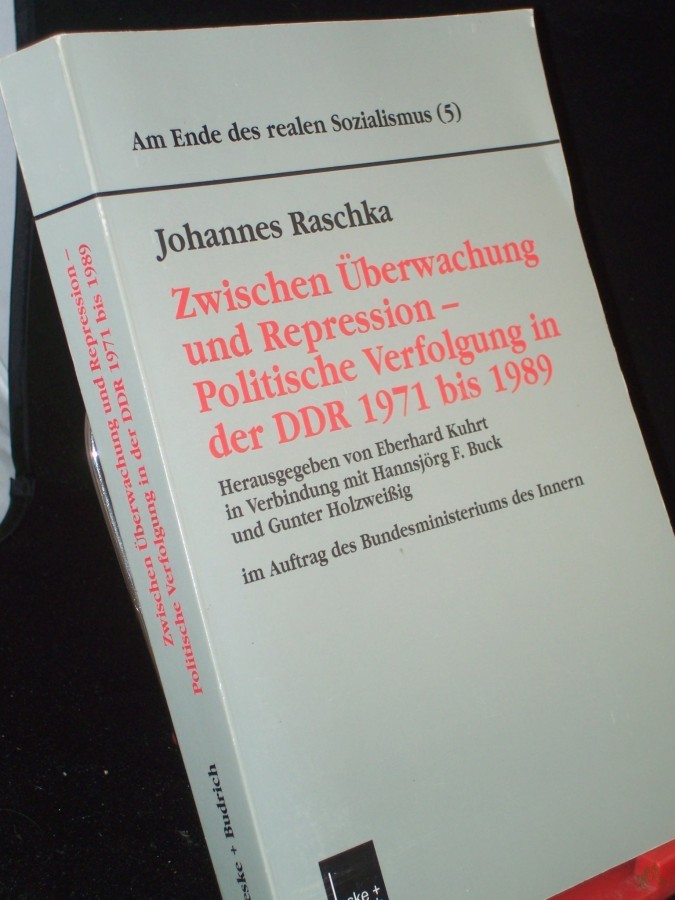 Artikelbild 1 des Artikels “Am Ende des realen Sozialismus. - Opladen : Leske und Budrich|| Mehrteiliges Werk||Teil: Bd. 5. Zwischen Überwachung und Repression : politische Verfolgung in der DDR 1971 bis 1989 / Johannes Raschka “