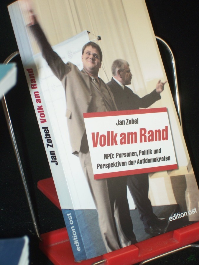 Artikelbild 1 des Artikels “Volk am Rand : NPD: Personen, Politik und Perspektiven der Antidemokraten / Jan Zobel “