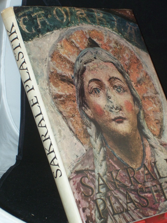 Product image 1 of the product “Sakrale Plastik : Mittelalterl. Bildwerke in d. Dt. Demokrat. Republik / Edith Fründt. Fotos von Ulrich Frewel u.a. ”