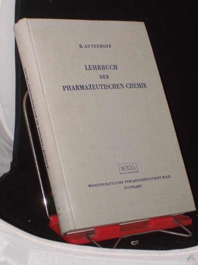 Artikelbild 1 des Artikels “Lehrbuch der pharmazeutischen Chemie / Harry Auterhoff. Mitbearb. von Joachim Knabe “