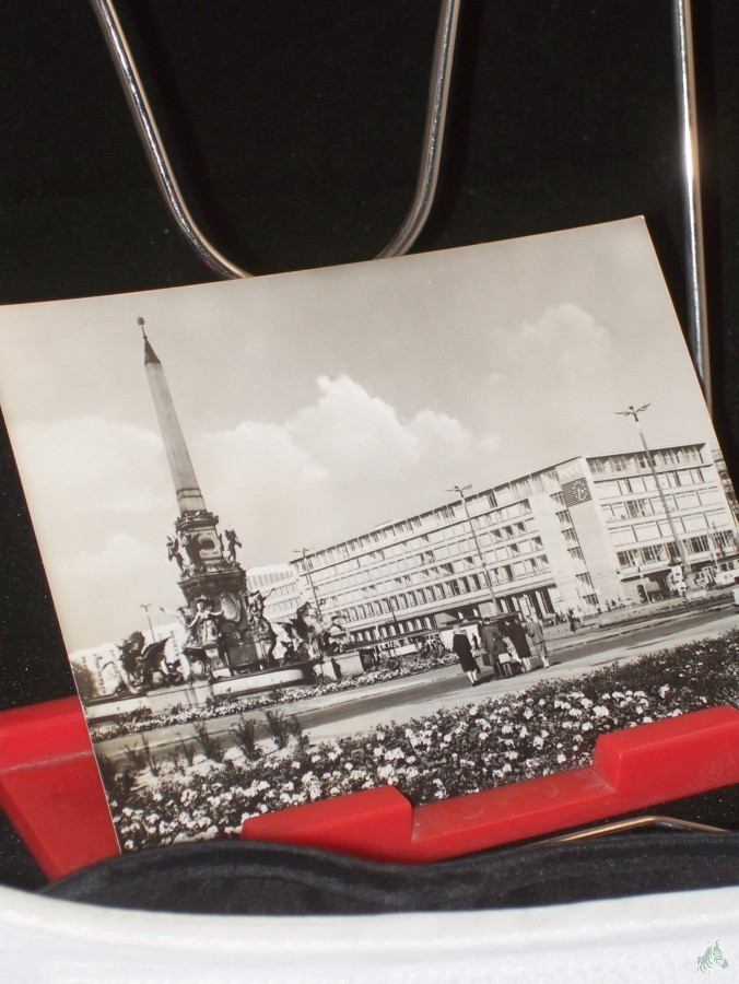Artikelbild 1 des Artikels “Messestadt Leipzig, Mendebrunnen und neuerbautes Postamt am Karl Marx Platz “