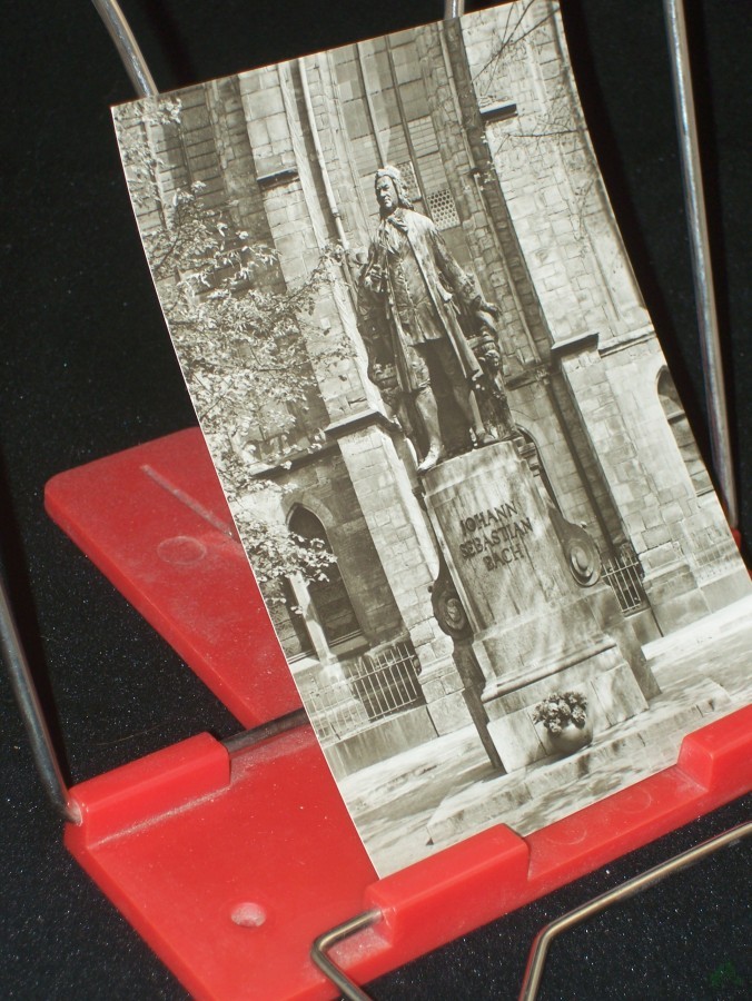 Artikelbild 1 des Artikels “Messestadt Leipzig, Bachdenkmal vor der Thomaskirche, Foto Hoffmann, Oelsnitz “