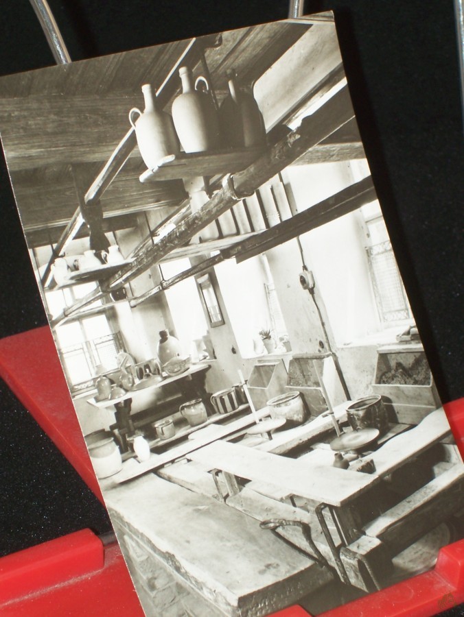 Artikelbild 1 des Artikels “Kohren-Salis, Kreis Geithain, Töpfermuseum, Töpferwerkstatt mit Drehscheiben “