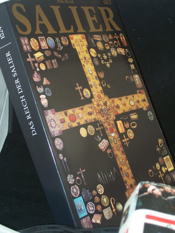 Artikelbild 1 des Artikels “Das Reich der Salier 1024 - 1125 : Katalog zur Ausstellung des Landes Rheinland-Pfalz ; Ausstellung im Historischen Museum der Pfalz, vom 23. März bis 21. Juni 1992 / veranst. vom Römisch-Germanischen Zentralmuseum Mainz, Forschungsinstitut “