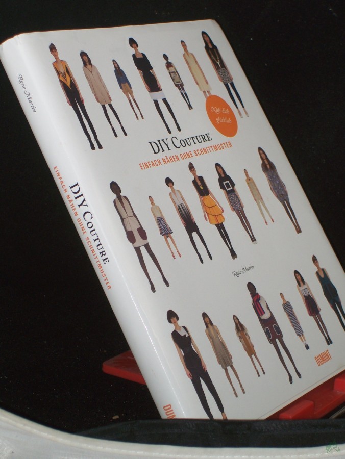 Product image 1 of the product “DIY couture : einfach nähen ohne Schnittmuster / Rosie Martin. Übers.: Petra Trinkaus ”