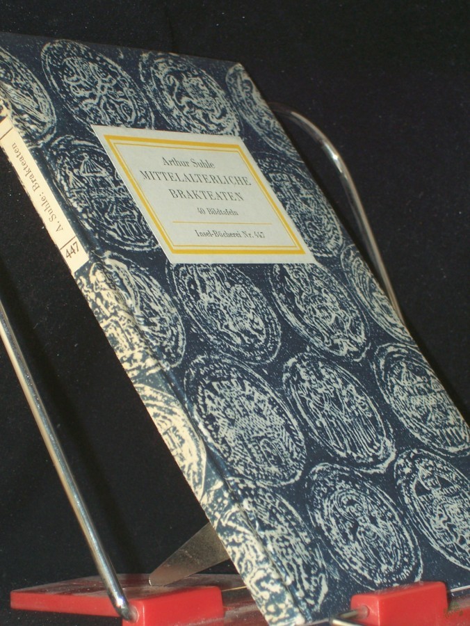 Artikelbild 1 des Artikels “Mittelalterliche Brakteaten / Arthur Suhle. [Aufn. von Wolfgang G. Schröter] “