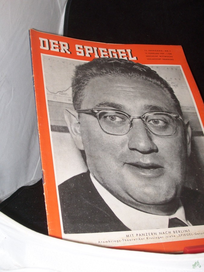 Artikelbild 1 des Artikels “7/1959 Mit Panzern nach Berlin? Atomkriegs-Theoretiker Kissinger “
