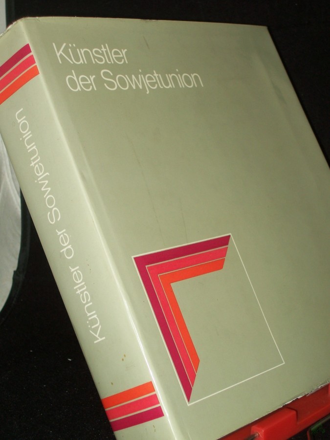 Artikelbild 1 des Artikels “Künstler der Sowjetunion / [Ministerium für Kultur d. UdSSR, Allunions-Forschungsinst. für Kunstwiss. Moskau. Red.-Kollegium d. Allunions-Forschungsinst. für Kunstwiss.: M. W. Dawydowa... Aus d. Russ. übertr. von Lena Schöche] “