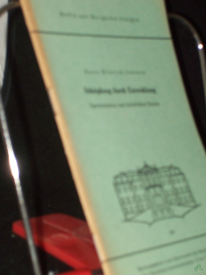 Product image 1 of the product “Schöpfung durch Entwicklung : Darwinismus und christlicher Glaube / Hans-Hinrich Jenssen. Hrsg. vom Sekretariat d. Hauptvorstandes d. Christl.-Demokrat. Union Deutschlands ”