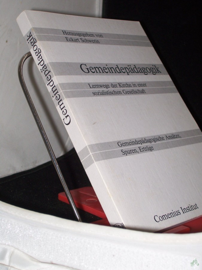 Product image 1 of the product “Gemeindepädagogik : Lernwege der Kirche in einer sozialistischen Gesellschaft ; gemeindepädagogische Ansätze, Spuren, Erträge / [Comenius-Institut]. Hrsg. von Eckart Schwerin ”