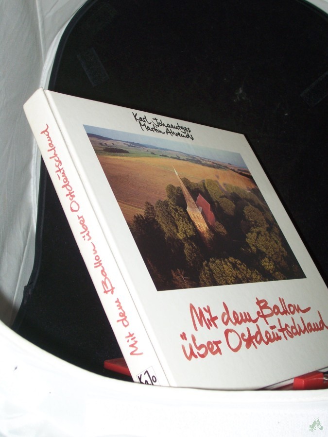 Artikelbild 1 des Artikels “Mit dem Ballon über Ostdeutschland / Martin Ahrends... “