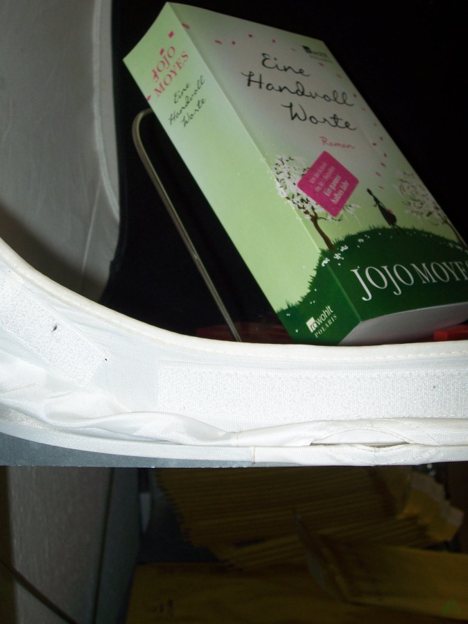 Product image 1 of the product “Eine handvoll Worte : Roman / Jojo Moye. Aus dem Engl. von Marion Balkenhol ”