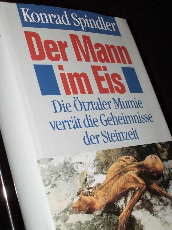 Product image 1 of the product “Der Mann im Eis : die Ötztaler Mumie verrät die Geheimnisse der Steinzeit / Konrad Spindler. Unter Mitarb. von Sigmar Bortenschlager... ”