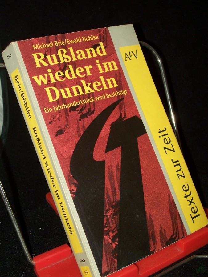 Product image 1 of the product “Russland wieder im Dunkeln : ein Jahrhundertstück wird besichtigt / Michael Brie ; Ewald Böhlke. Mit Beitr. von Petra Stykow und Rainer Land ”
